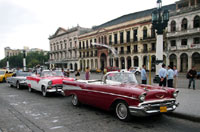 キューバにはクラシックアメ車がよく似合う